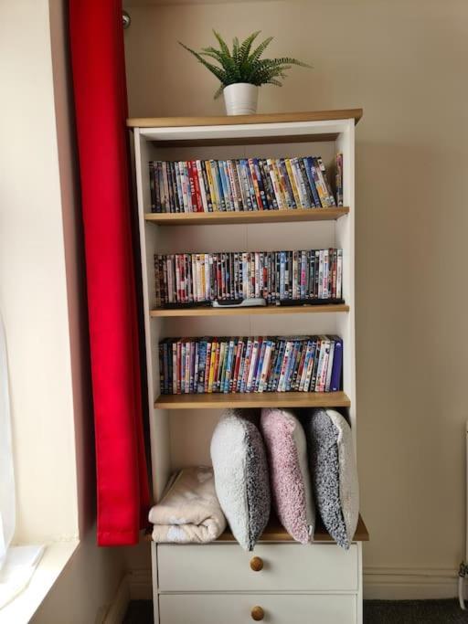 Ideal Close To The Hustle And Bustle,town Centre * Ashton-under-Lyne