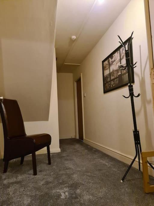 Ideal Close To The Hustle And Bustle,town Centre Apartment