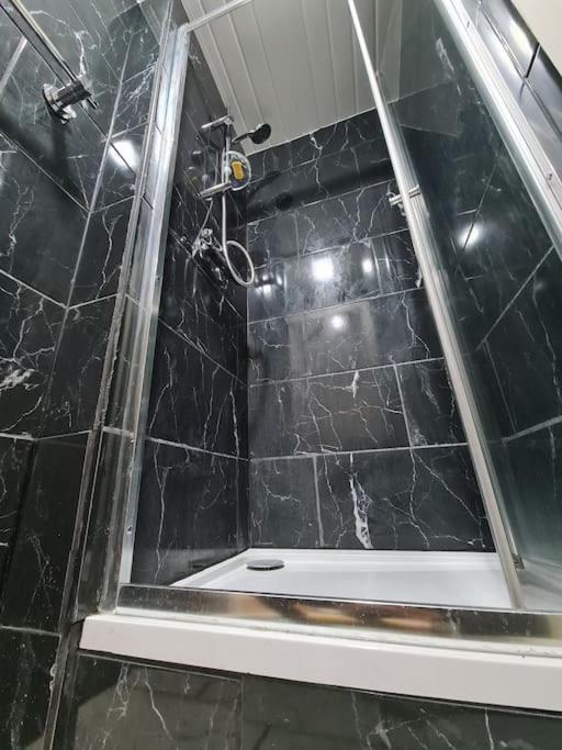 Ideal Close To The Hustle And Bustle,town Centre