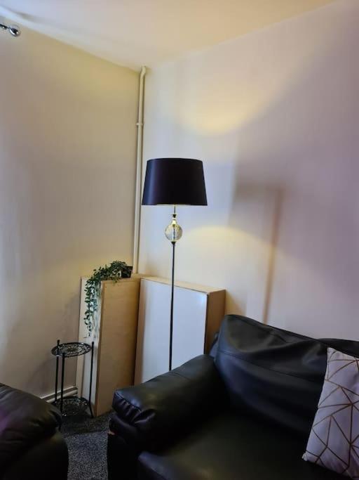 Ideal Close To The Hustle And Bustle,town Centre Ashton-under-Lyne