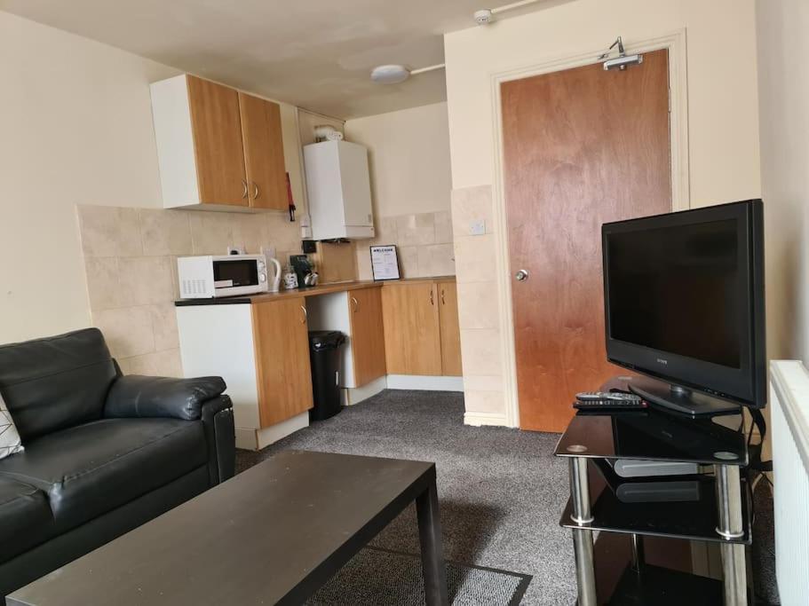 Ideal Close To The Hustle And Bustle,town Centre Ashton-under-Lyne