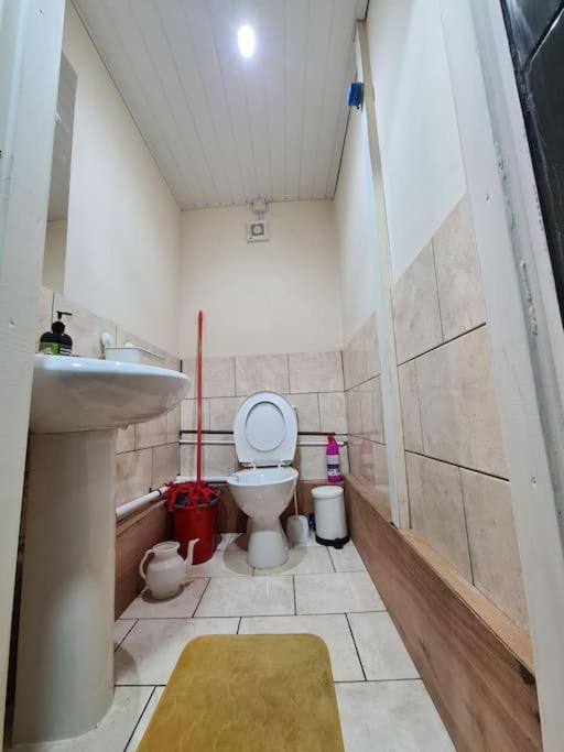 Ideal Close To The Hustle And Bustle,town Centre Apartment